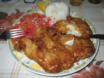 Congrio (Meeraal) mit Ensalada Chileno, wenn ich mich recht erinnere.