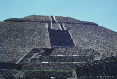 5 Sonnen- pyramide in Teotihuacan.jpg